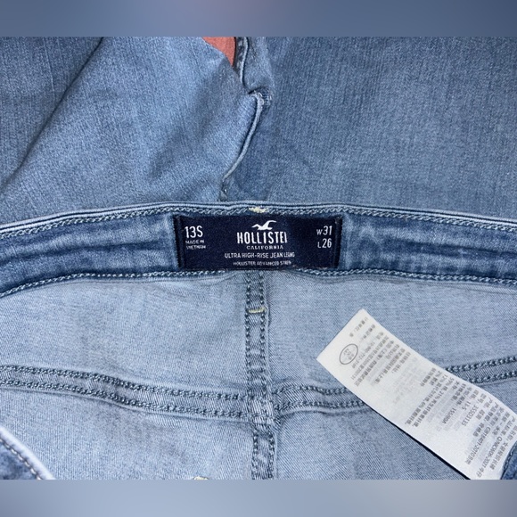 Hollister Women's Light Blue Ultra High Skinny Jeans
Advanced Stretch. - Picture 9 of 10